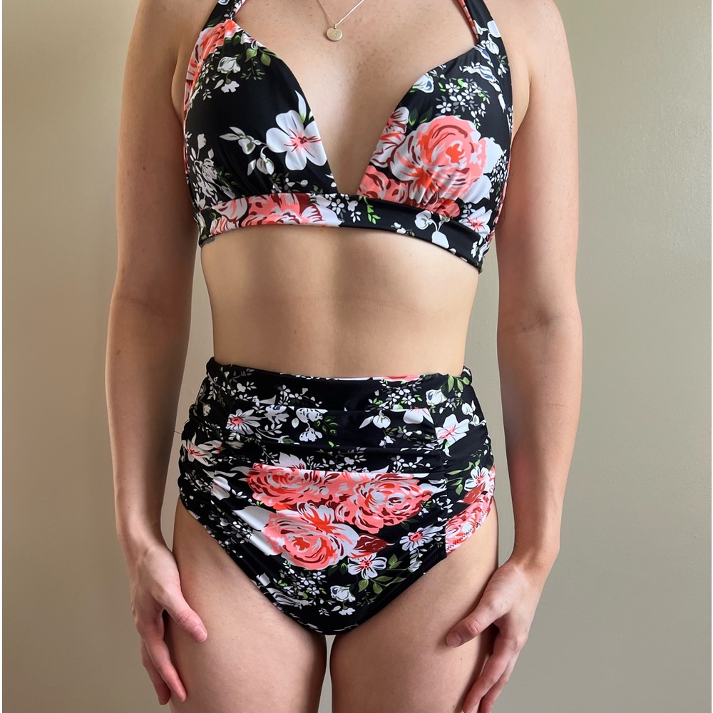 Swimsuit size small good quality material.